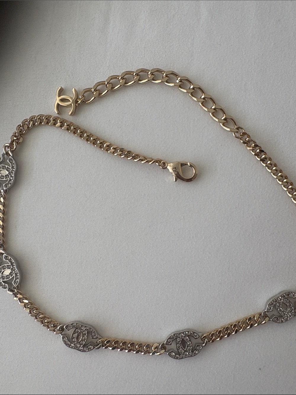 Gold and crystal chain - Picture 2 of 3